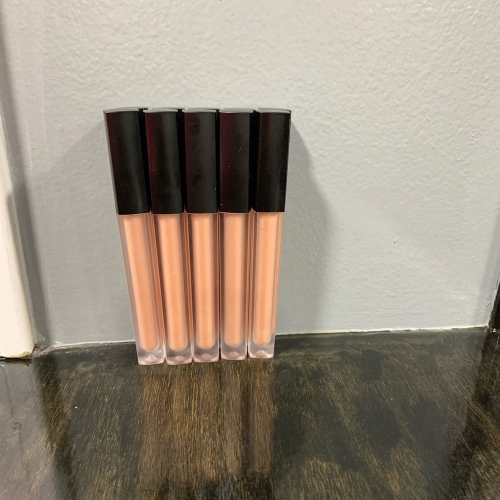 Treasure Tresses luxurious burst lipgloss